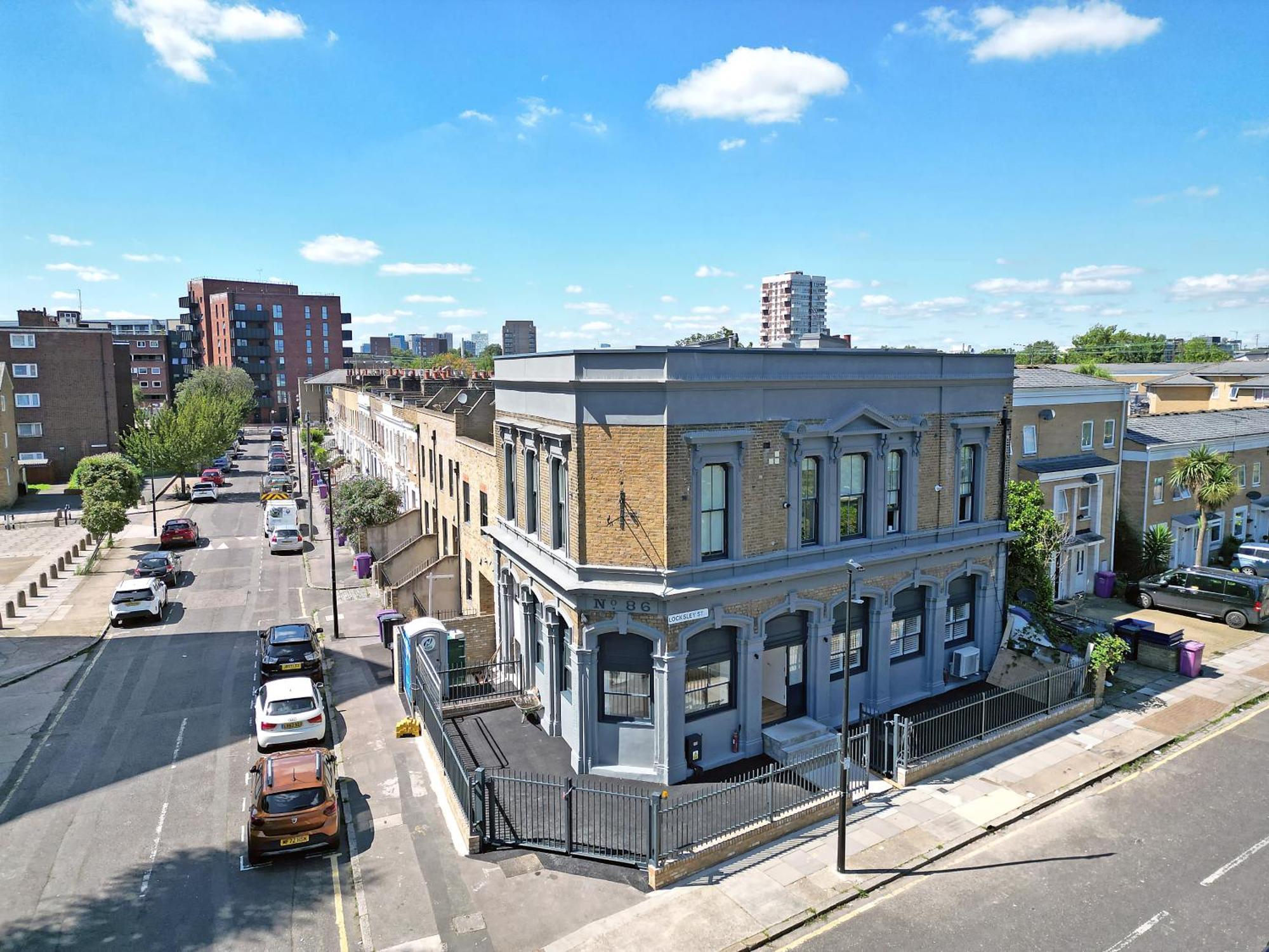 Exquisite 3br Duplex Period Conversion, Air-con & Amenities Appartement